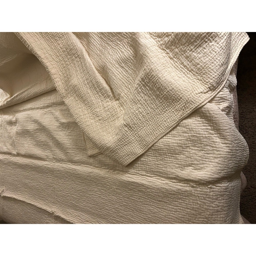 Yves Delorme King French Luxury Quilt 100% Silk EXCELLENT CONDITION Beige